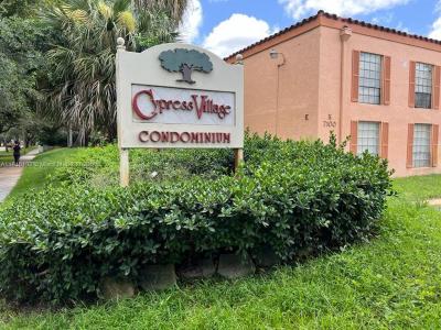 7160 Fairway Dr J18, Miami Lakes, Florida 33014, USA
