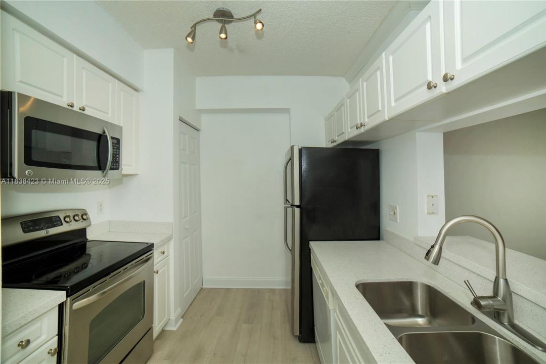 17125 N Bay Rd 3101, Sunny Isles Beach, Florida 33160, Stati Uniti