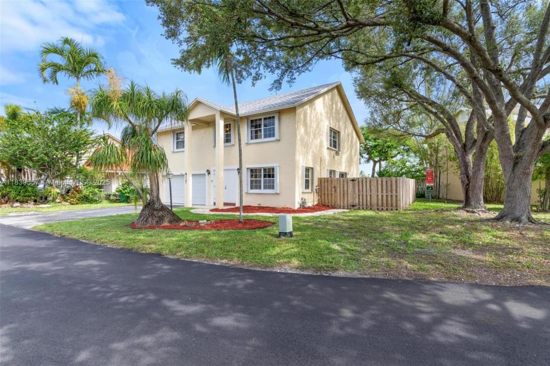 7767 NW 187th Ter, Miami, Florida 33015, Estados Unidos