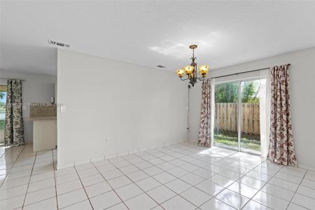 7767 NW 187th Ter, Miami, Florida 33015, USA