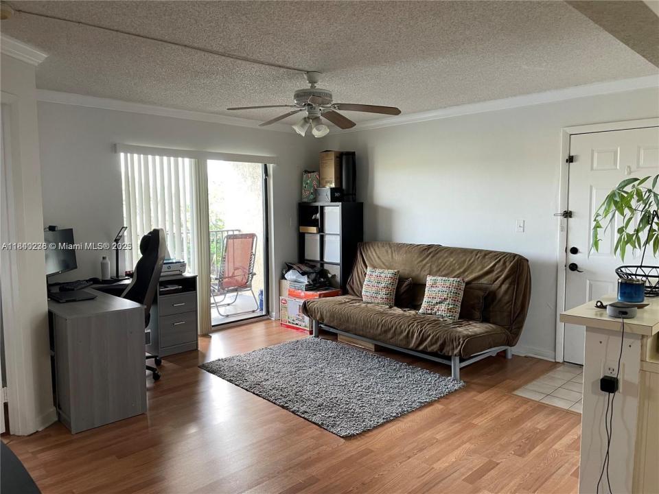450 W Palm Cir W 307, Pembroke Pines, Florida 33025, Stati Uniti