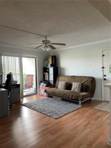 450 W Palm Cir W 307, Pembroke Pines, Florida 33025, USA