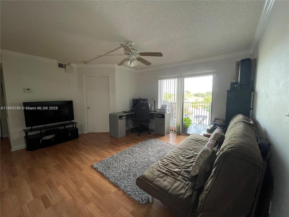 450 W Palm Cir W 307, Pembroke Pines, Florida 33025, Stati Uniti