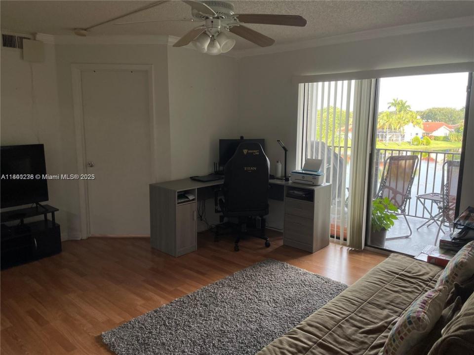 450 W Palm Cir W 307, Pembroke Pines, Florida 33025, Stati Uniti