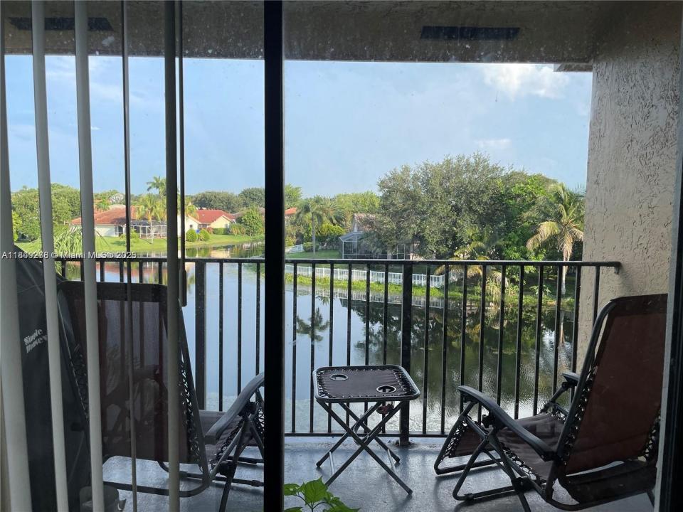 450 W Palm Cir W 307, Pembroke Pines, Florida 33025, Stati Uniti