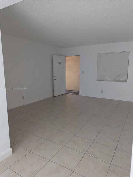 31 SE 2nd Ave 102, Hallandale Beach, 플로리다 33009, 미국