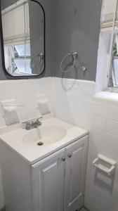 2822 Pine Tree Dr 7, Miami Beach, Florida 33140, USA