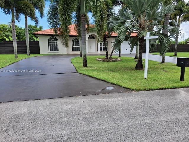 16961 SW 213 LN, Miami, Floryda 33187, USA
