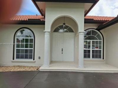 16961 SW 213 LN, Miami, Florida 33187, USA