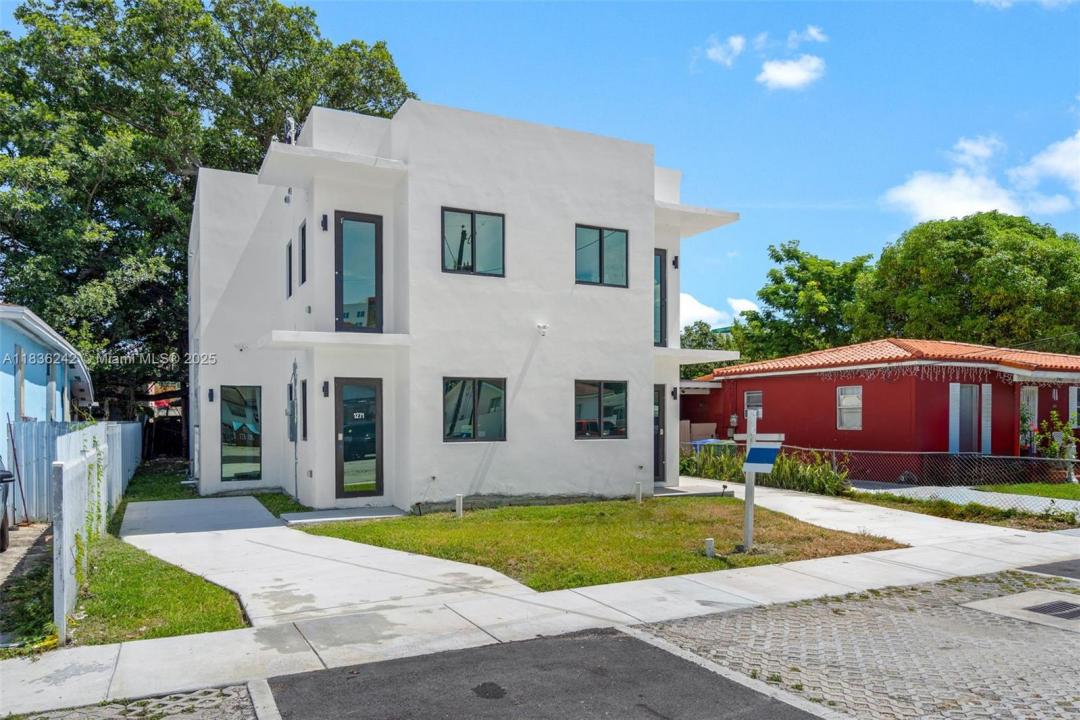 1271 NW 38th St, Miami, Florida 33142, USA