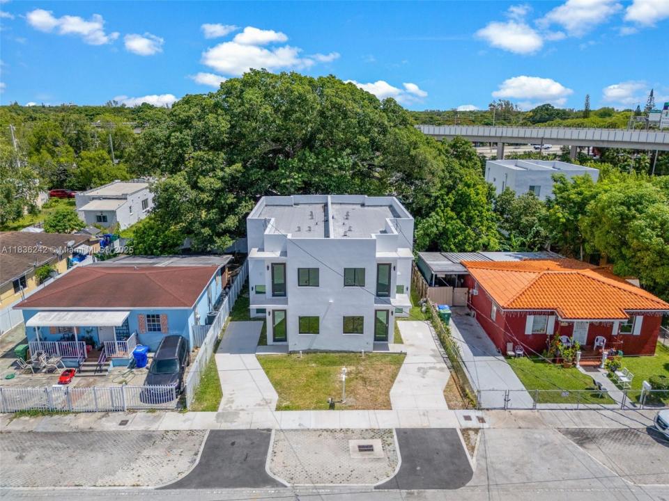 1271 NW 38th St, Miami, Florida 33142, USA