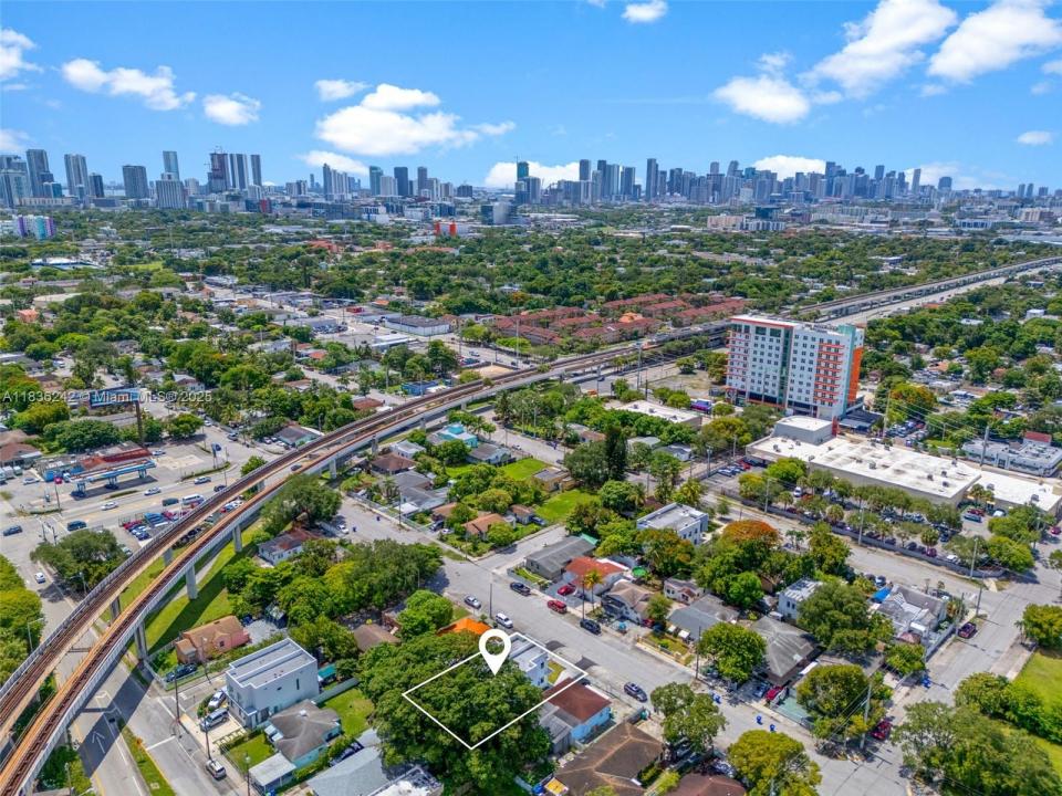 1271 NW 38th St, Miami, Florida 33142, USA