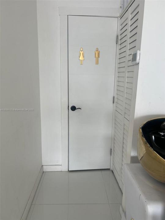 Confidentially NE 7 TH AVE, Miami, Florida 33161, Stati Uniti