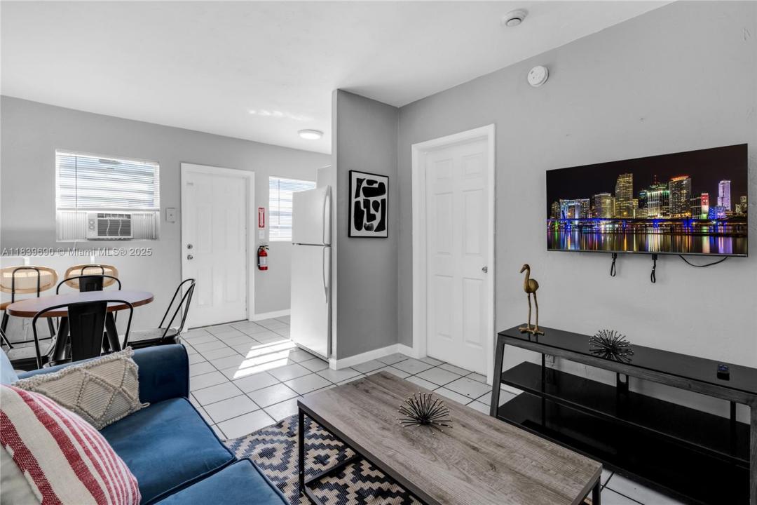 105 SW 5 Ct 2, Dania Beach, Floride 33004, États-Unis