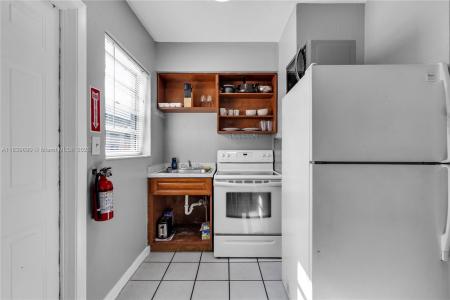 105 SW 5 Ct 2, Dania Beach, Florida 33004, USA