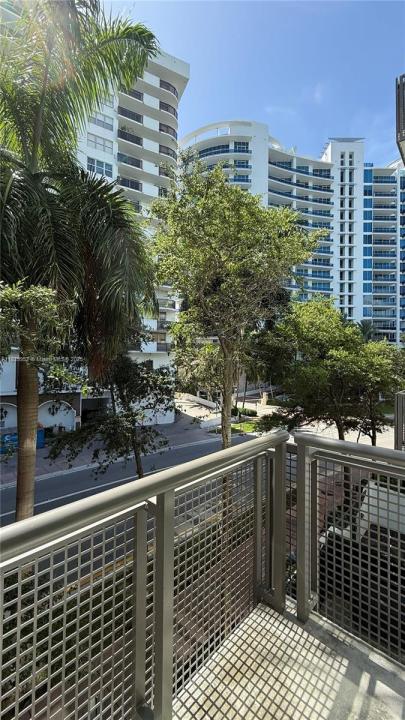 6000 Collins Ave 323, Miami Beach, Florida 33140, USA