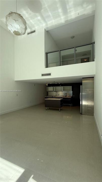 6000 Collins Ave 323, Miami Beach, Florida 33140, USA