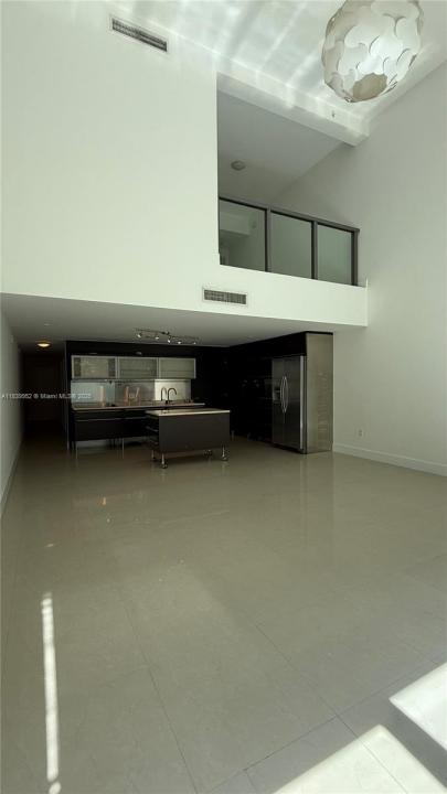 6000 Collins Ave 323, Miami Beach, Florida 33140, USA