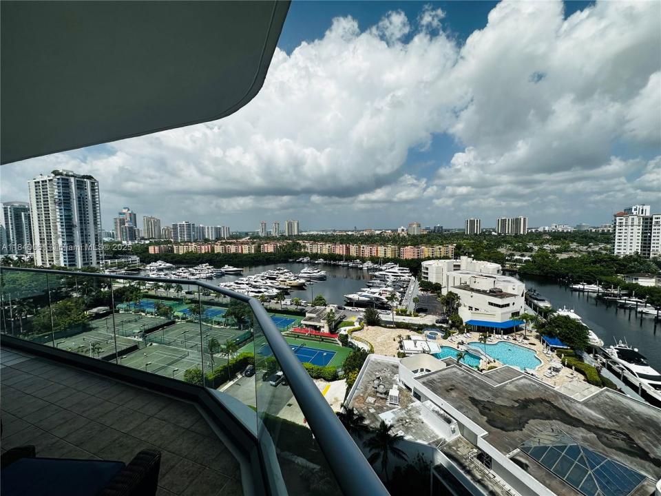 19707 Turnberry Way 15B, Aventura, Florida 33180, USA
