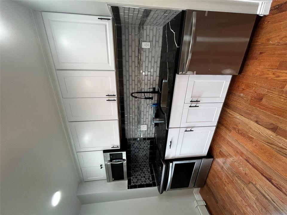13 Roosevelt Avenue, Huntington, New York 11740, USA