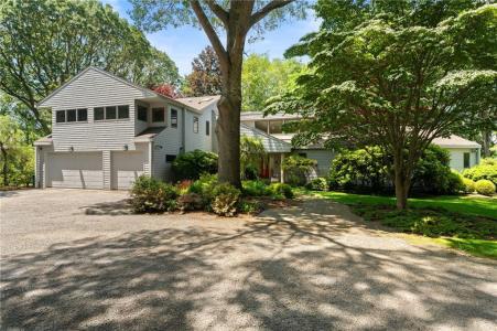 125 Woodruff Avenue, Narragansett, Rhode Island 02882