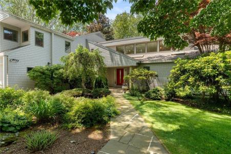 125 Woodruff Avenue, Narragansett, Rhode Island 02882
