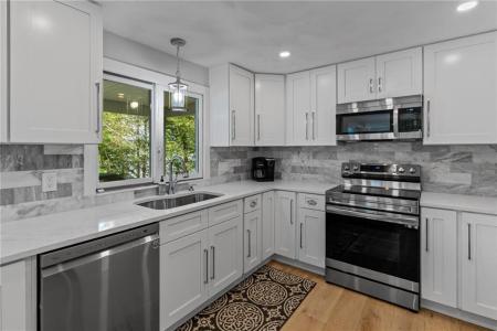 8 Woodsia Road, Narragansett, RI 02874, USA