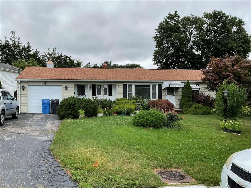 19 Leawood Drive, Cranston, Rhode Island 02920