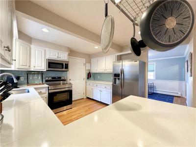 24 High Street, Middletown, RI 02842, USA