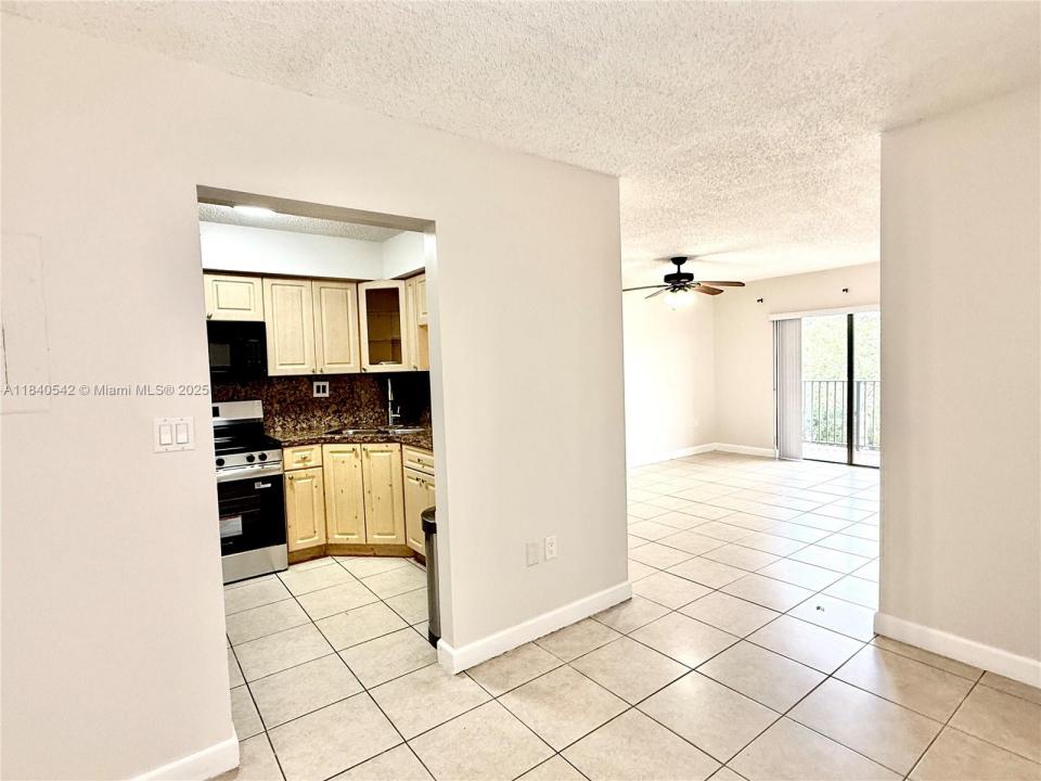 5765 W 25th Ct 402, Hialeah, 佛羅里達州 33016, 美國