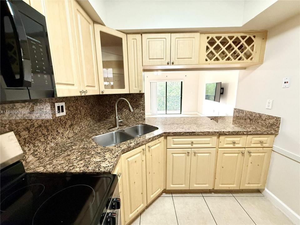 5765 W 25th Ct 402, Hialeah, 佛羅里達州 33016, 美國