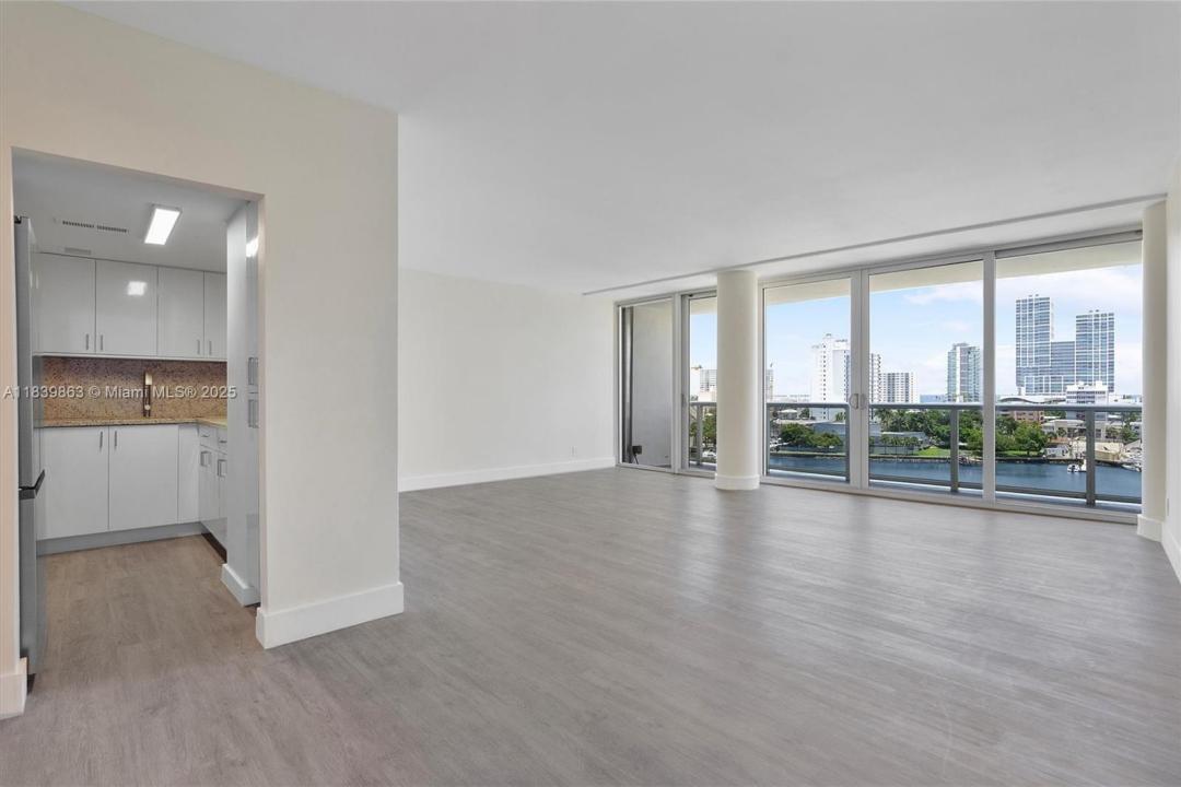 900 Bay Dr 718+Dock Slip available, Miami Beach, Florida 33141, USA