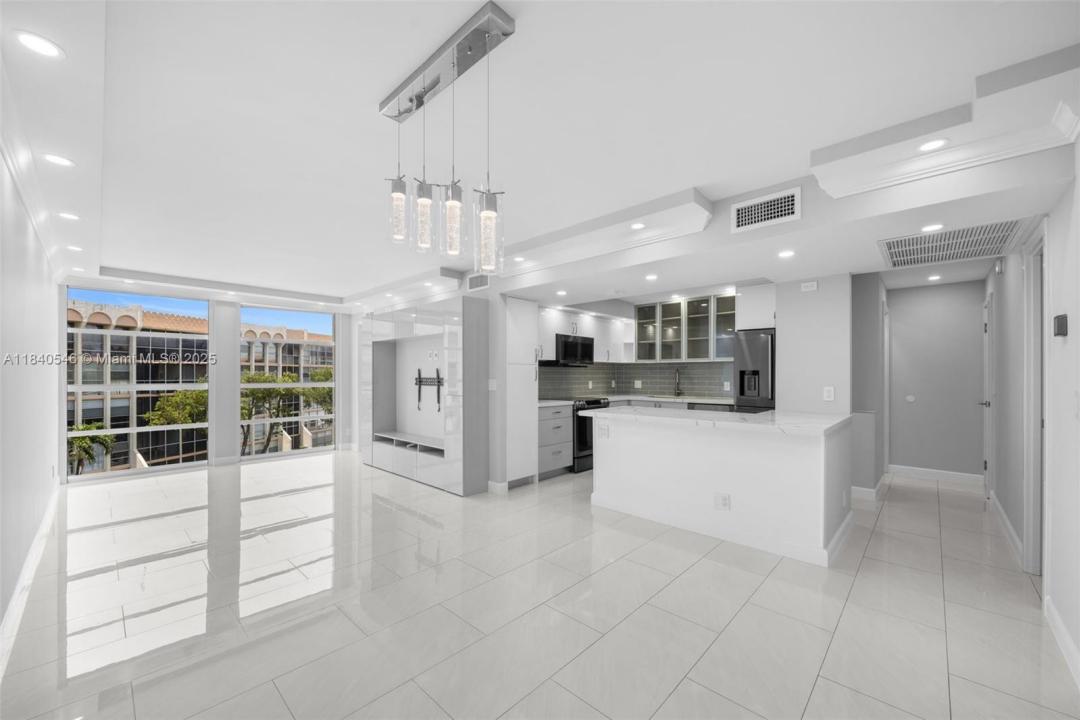 701 Three Islands Blvd 411, Hallandale Beach, Florida 33009, Amerika Birleşik Devletleri