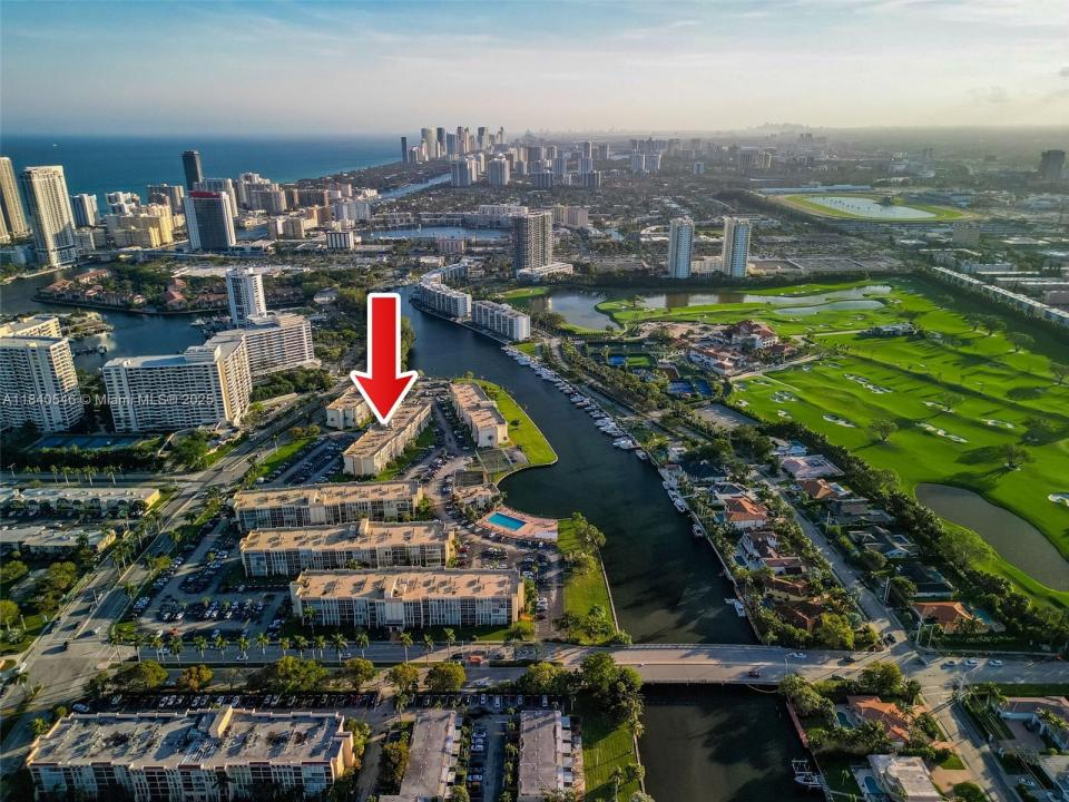 701 Three Islands Blvd 411, Hallandale Beach, Florida 33009, Amerika Birleşik Devletleri
