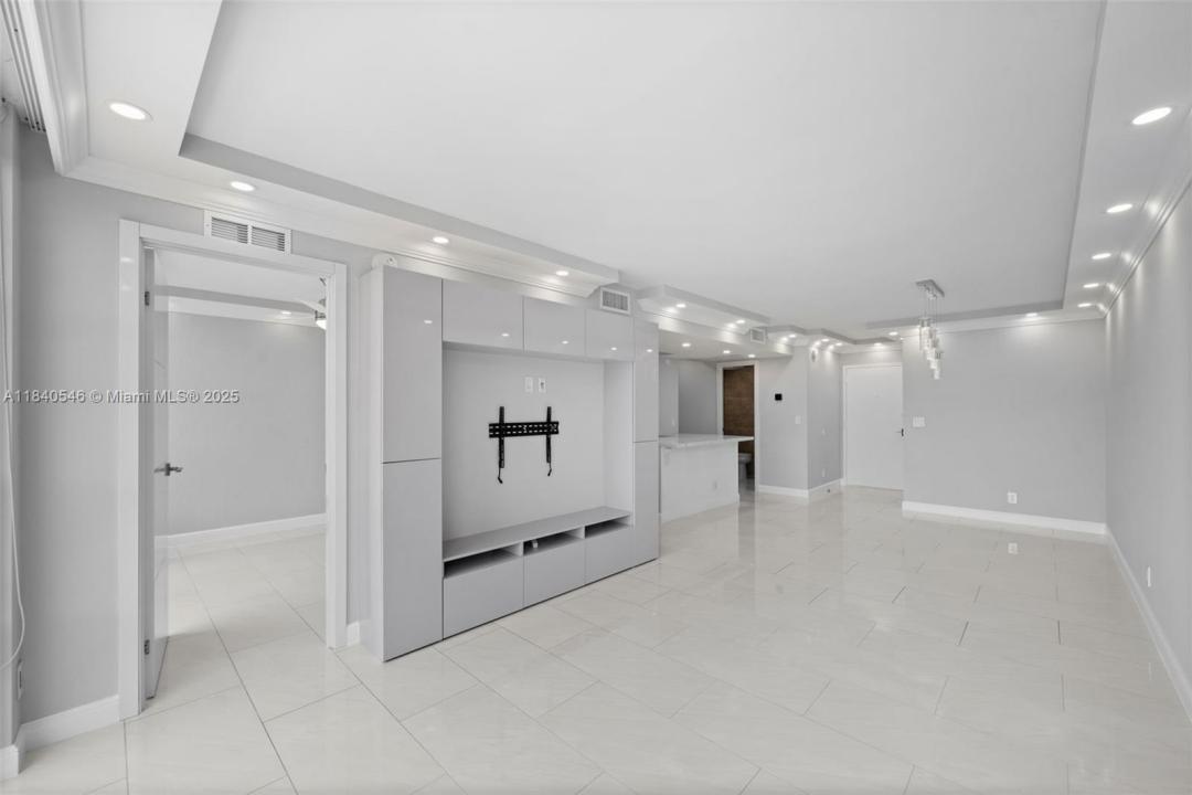 701 Three Islands Blvd 411, Hallandale Beach, Florida 33009, Amerika Birleşik Devletleri