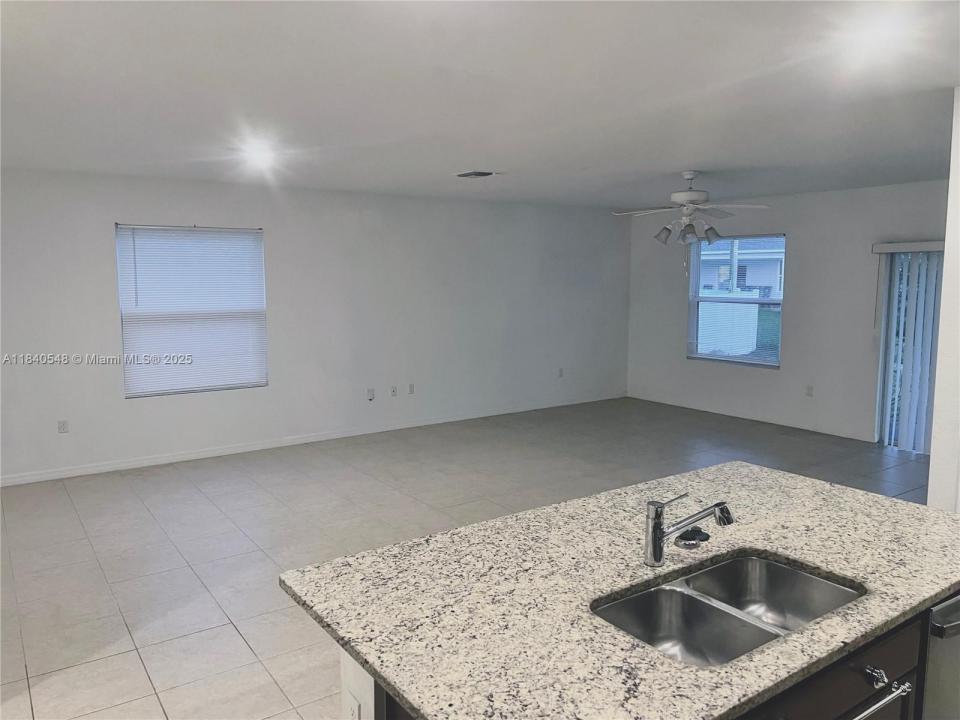 982 SW Alcantarra Blvd, Port St. Lucie, Floride 34953, États-Unis