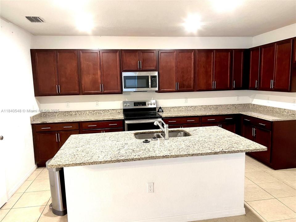 982 SW Alcantarra Blvd, Port St. Lucie, Floride 34953, États-Unis