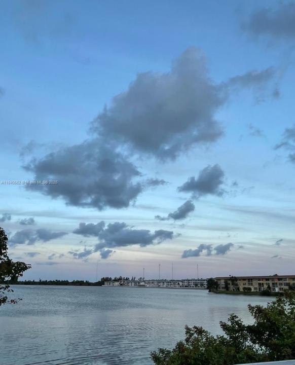 1400 NE 191st St 324, Miami, Floride 33179, États-Unis