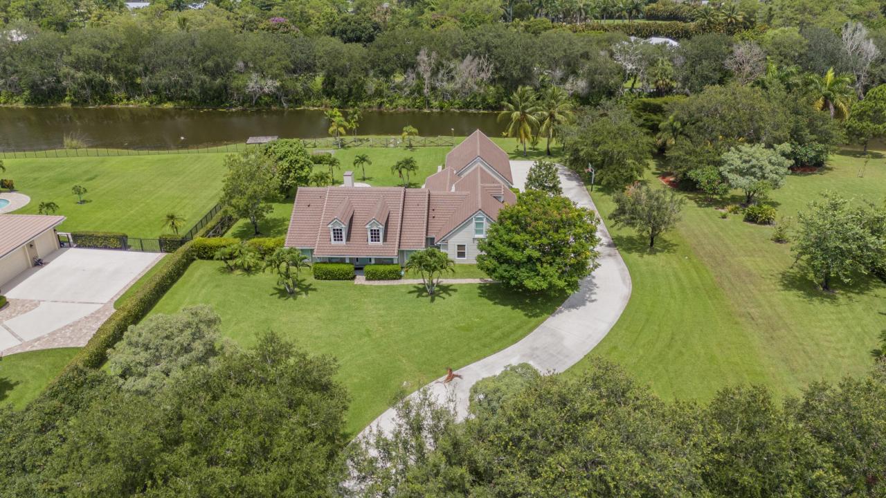 5703 Lago Del Sol Drive, Lake Worth, Florida 33449