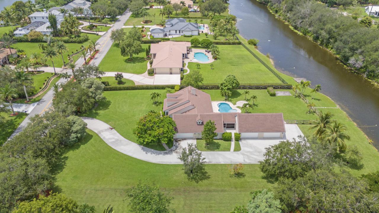 5703 Lago Del Sol Drive, Lake Worth, Florida 33449