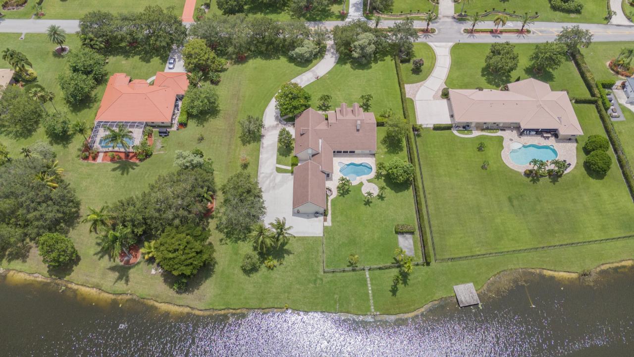 5703 Lago Del Sol Drive, Lake Worth, Florida 33449