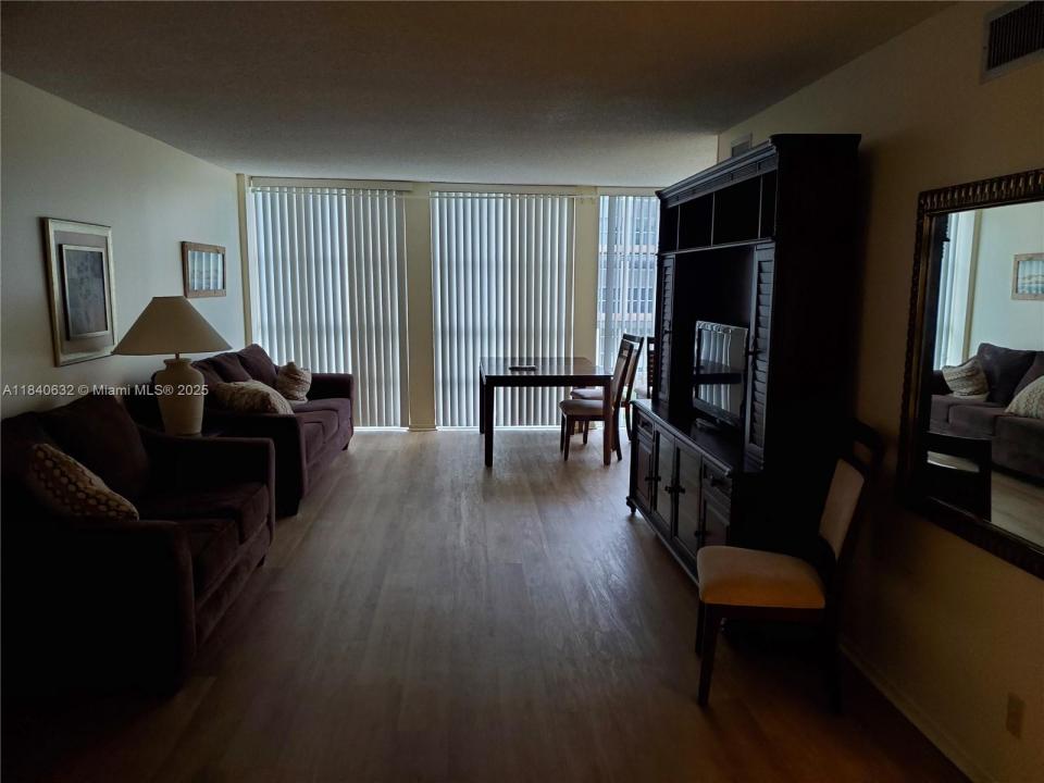 851 Three Islands Blvd 202, Hallandale Beach, Florida 33009, Stati Uniti