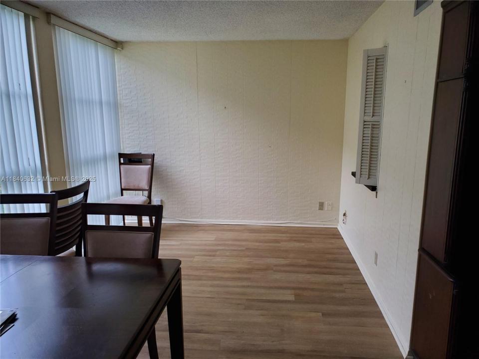 851 Three Islands Blvd 202, Hallandale Beach, Florida 33009, Stati Uniti