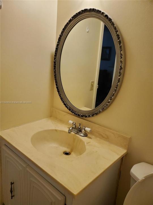 851 Three Islands Blvd 202, Hallandale Beach, Florida 33009, Stati Uniti