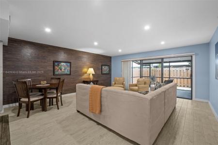 833 Meadowland Drive B 13-5, Naples, Florida 34108, USA