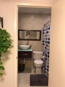 815 NE 172 TERR B, Miami, Florida 33162, USA