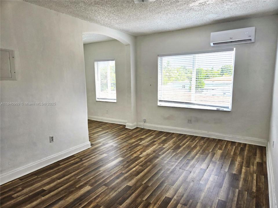 384 Tamiami Canal Rd 4, Miami, Flórida 33144, Estados Unidos