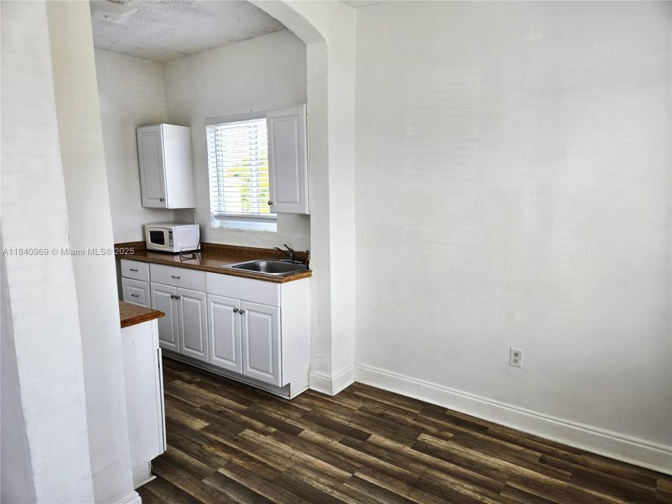 384 Tamiami Canal Rd 4, Miami, Flórida 33144, Estados Unidos