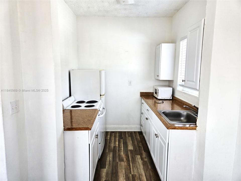 384 Tamiami Canal Rd 4, Miami, Flórida 33144, Estados Unidos