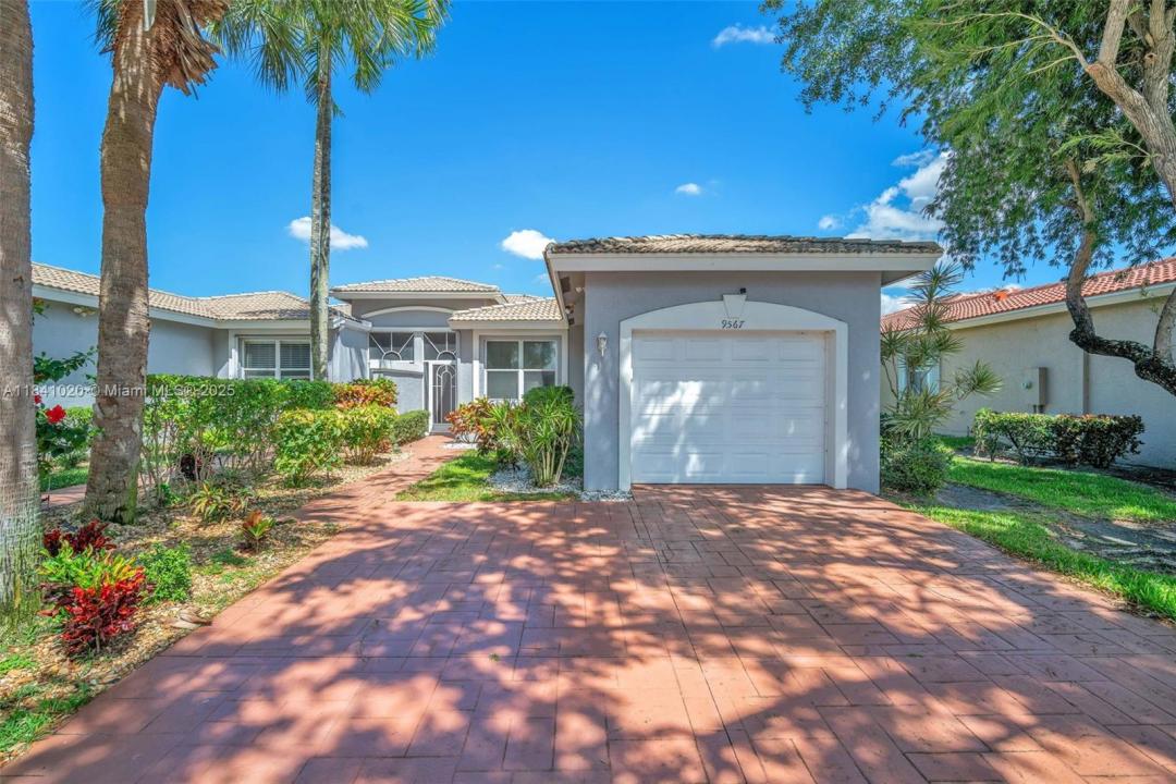 9567 N Crescent View Dr N, Boynton Beach, Florida 33437